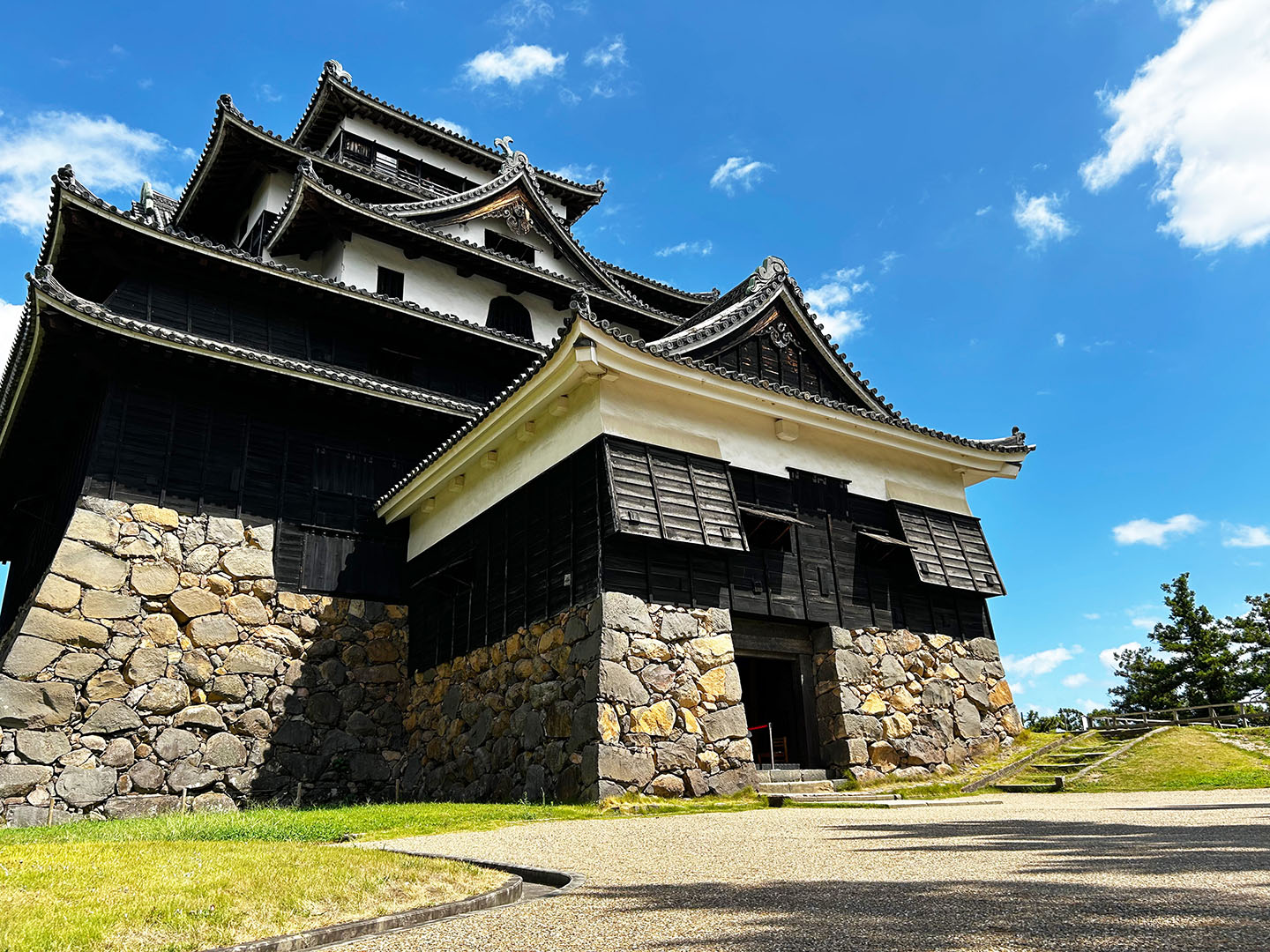 居丈高の松江城